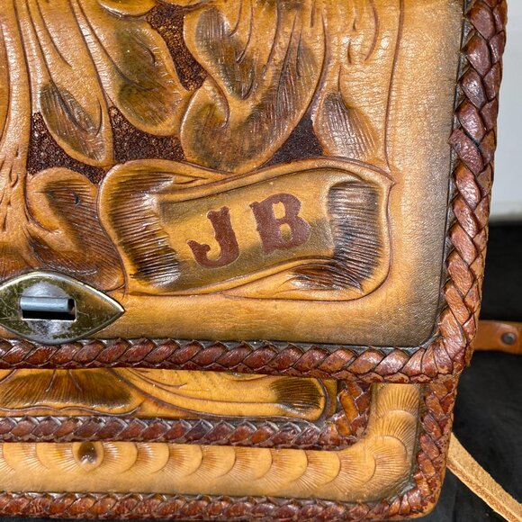 Vintage Hand Tooled, Mexican Leather Purse in Fair Condition, Priced to Sell, - Picture 3 of 12